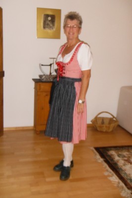 Tracht an Stelle von Bikini